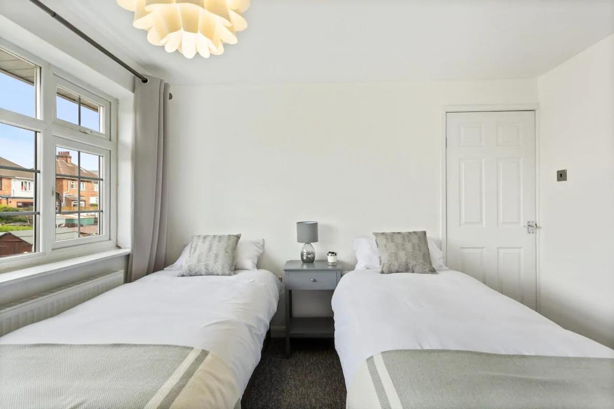 Bright & Spacious With Garden & Parking Nottingham Luaran gambar